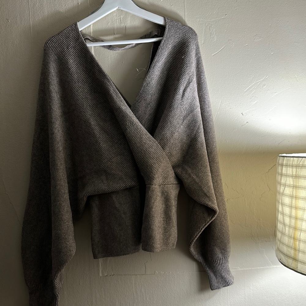 Women’s NWOT SWEATER